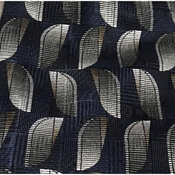 Bill Blass Black Label Mens Tie NBlue & Silver Geometric Leaf Pattern 100% Silk - Picture 2 of 3